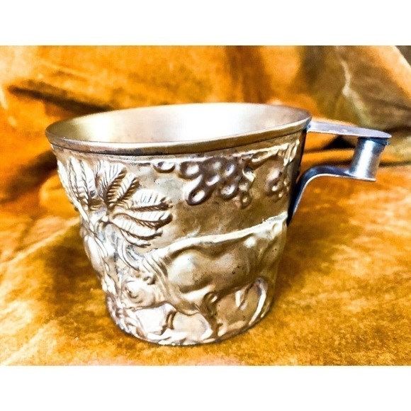 𝅺VAPHEIO Mycenaean Museum Replica Brass Cup Bull Stag Repousse Mid Century Greek - Picture 1 of 7